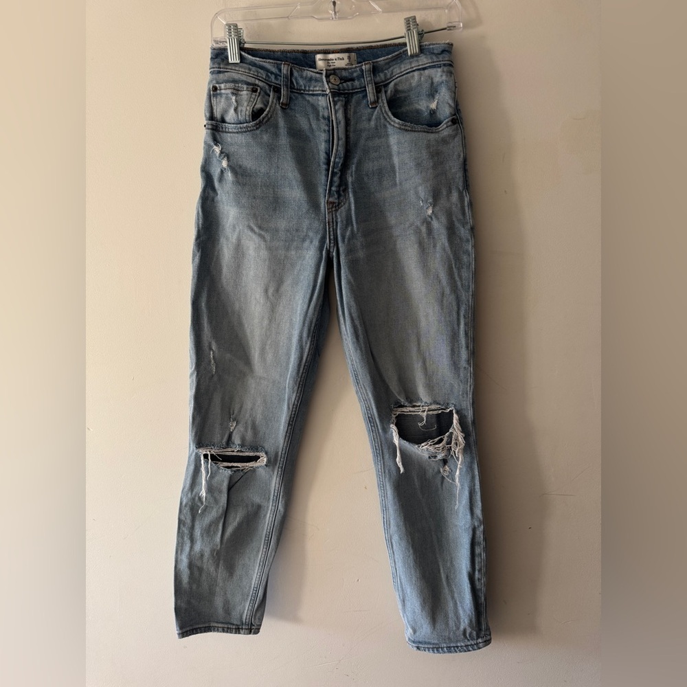 Abercrombie &‎ Fitch The Mom High Rise Jeans Distressed
